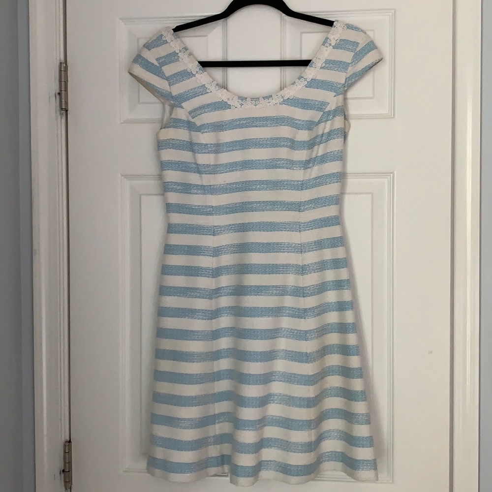 Lilly Pulitzer blue and white daisy detail dress